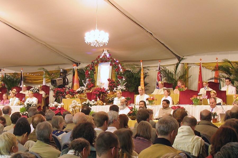 Girish Ji in 12 January celebration at MERU Holland. This was the last
celebration in Maharishi Ji's life time at MERU. 